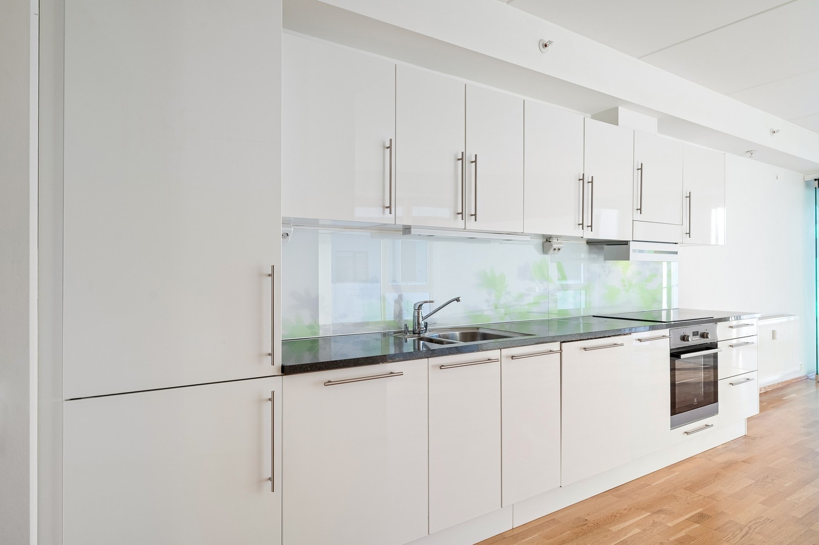 Integrerte hvitevarer gir et helhetlig og praktisk kjøkken. Galleribilde