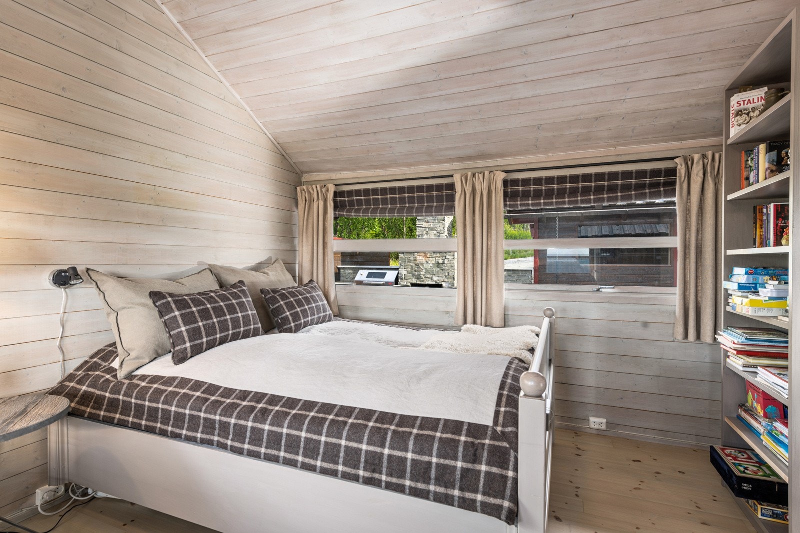 Hovedsoverom med godt lysinnslipp Galleribilde