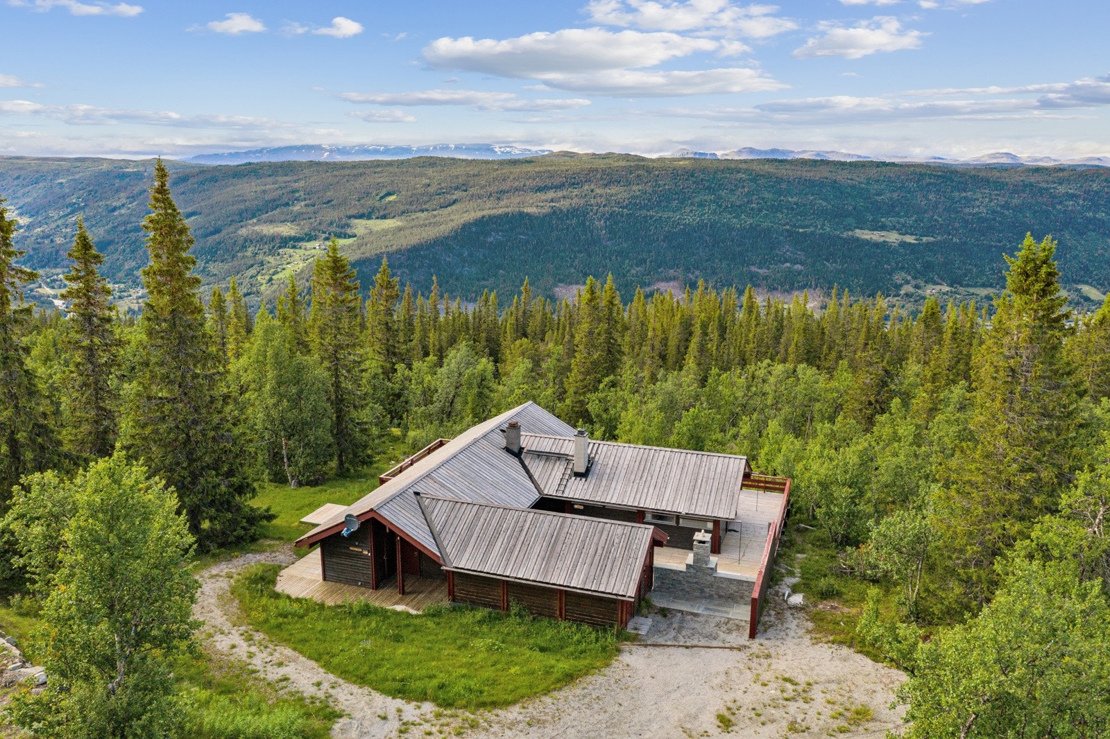Eiendommen ligger høyt og fritt på Sangefjell Galleribilde