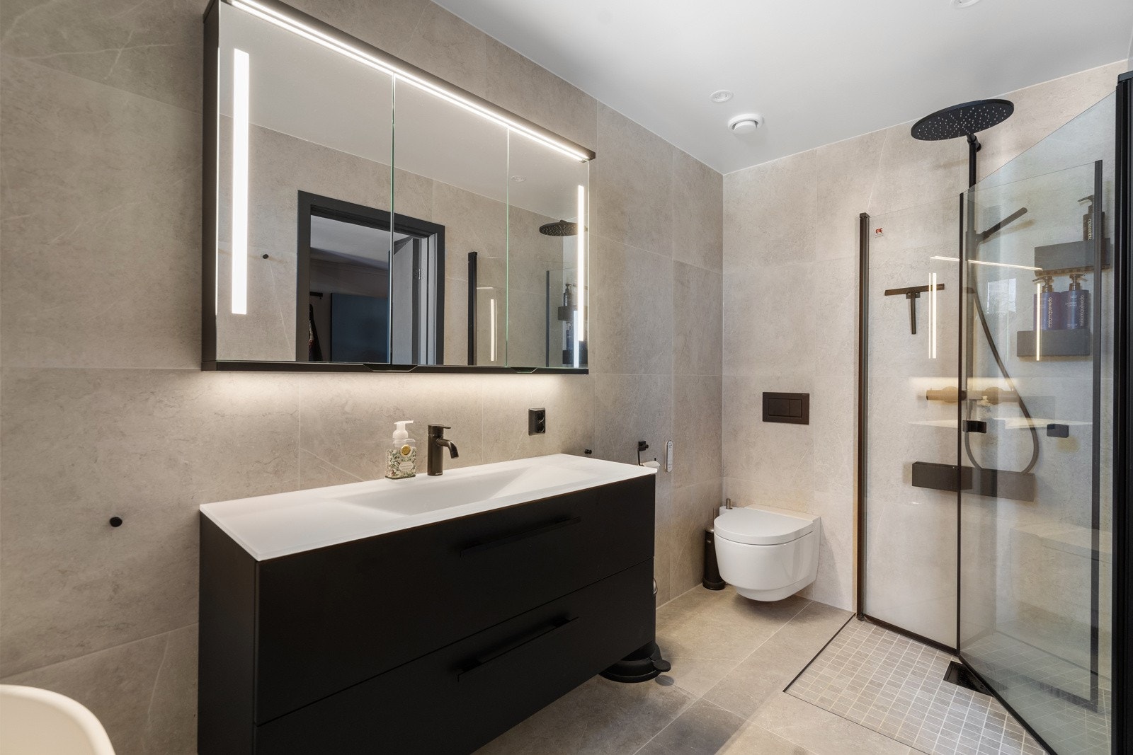 Tapwell Dusjarmatur og kraner i matt sort utførelse Galleribilde