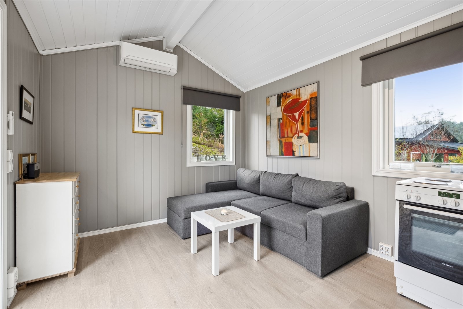 Annekset er innredet med stue/kjøkken og bad. Galleribilde