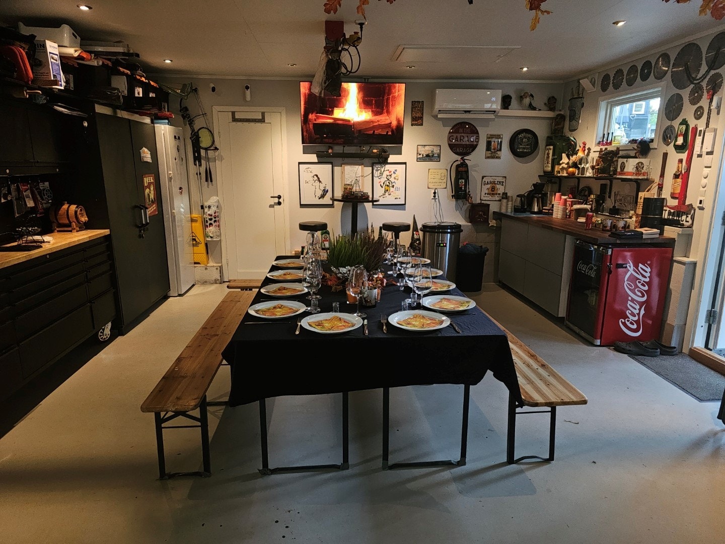 Garasjen dekket til fest. Galleribilde