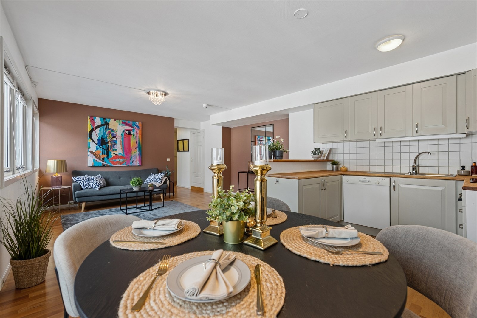 Spisebord. Galleribilde