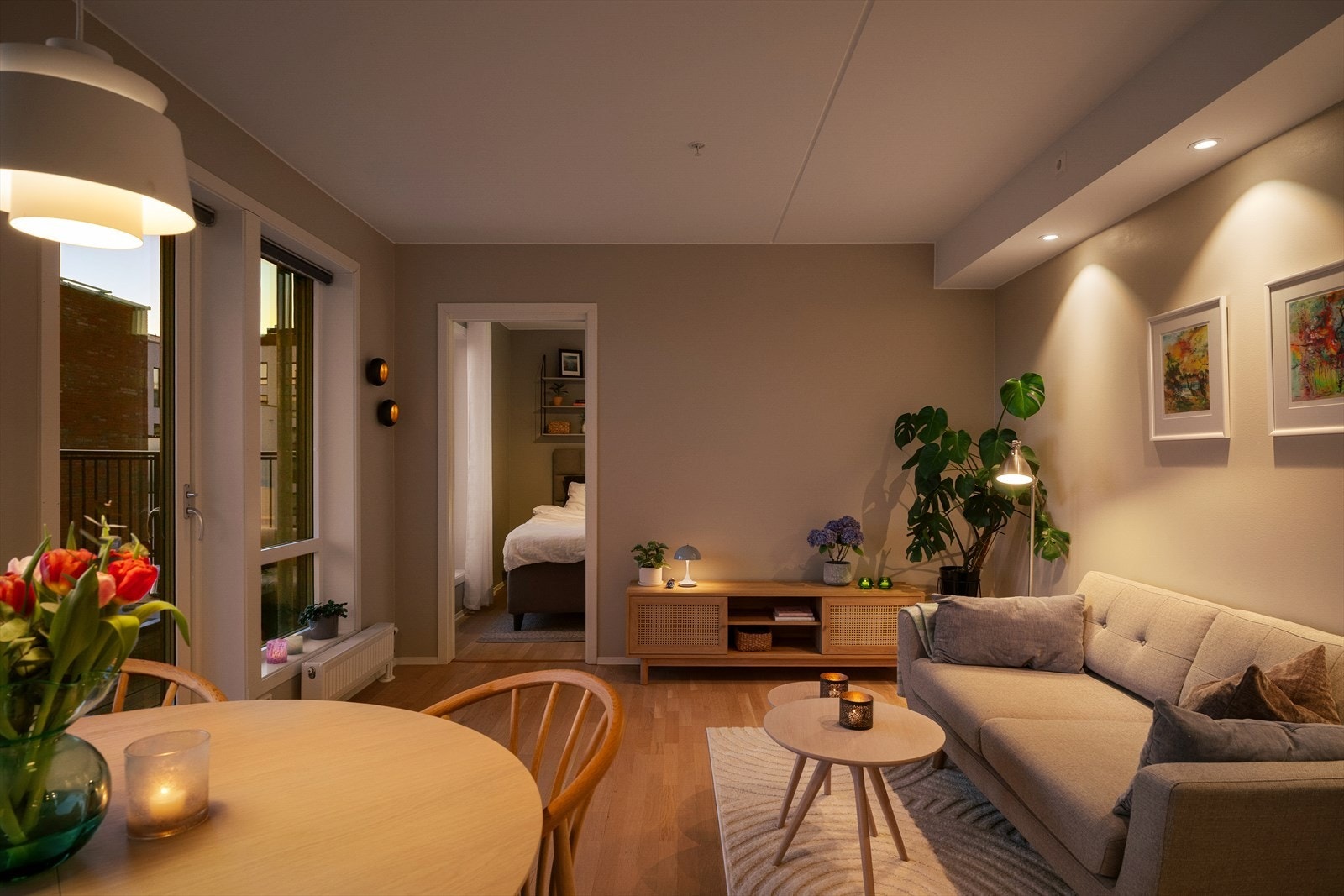 Kveldsstemning i stue Galleribilde