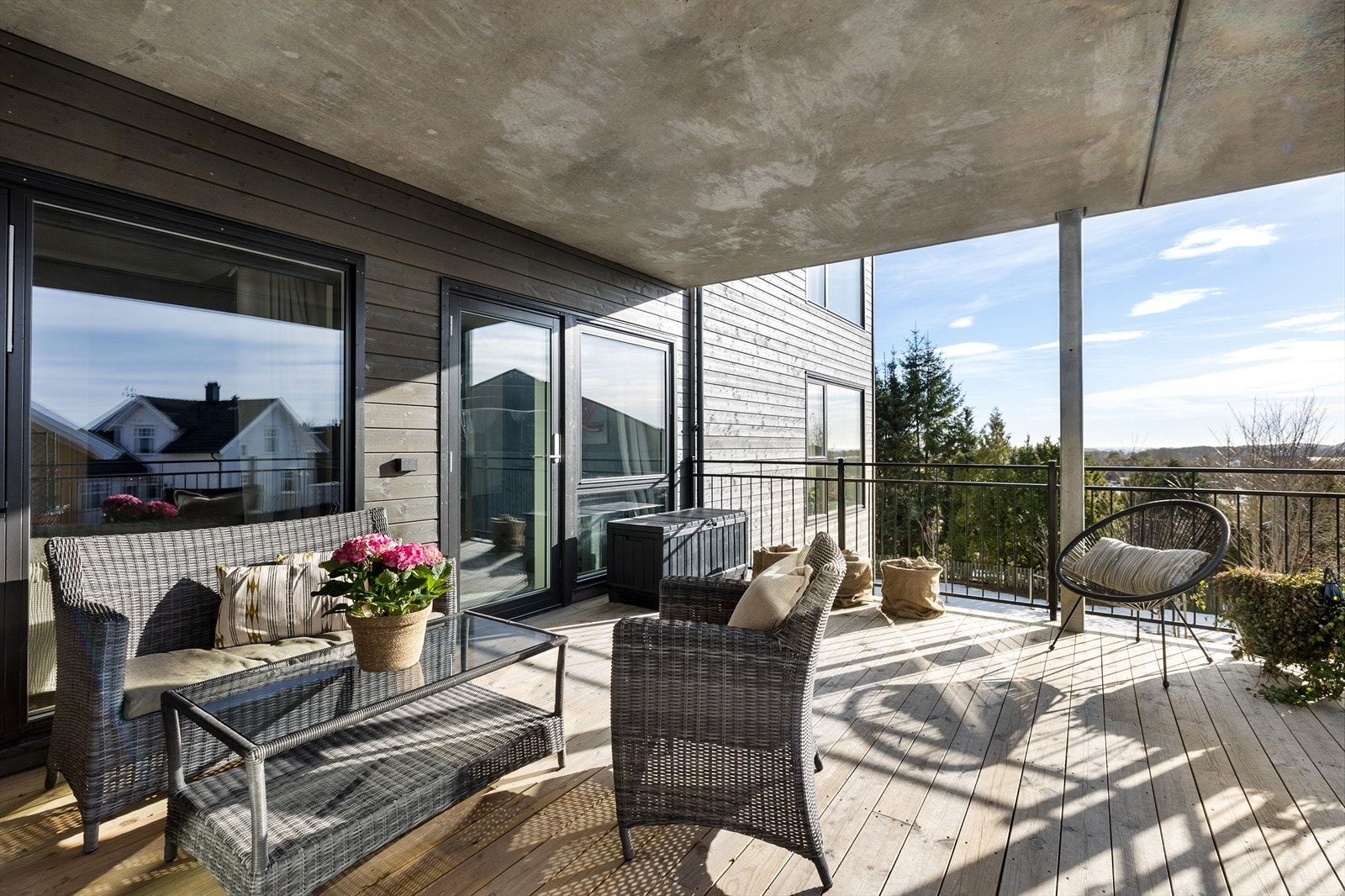 Lekker og lettstelt 3-roms med flott intern beliggenhet | Heis | Garasje | Sjøgløtt | IN-ordning! Galleribilde