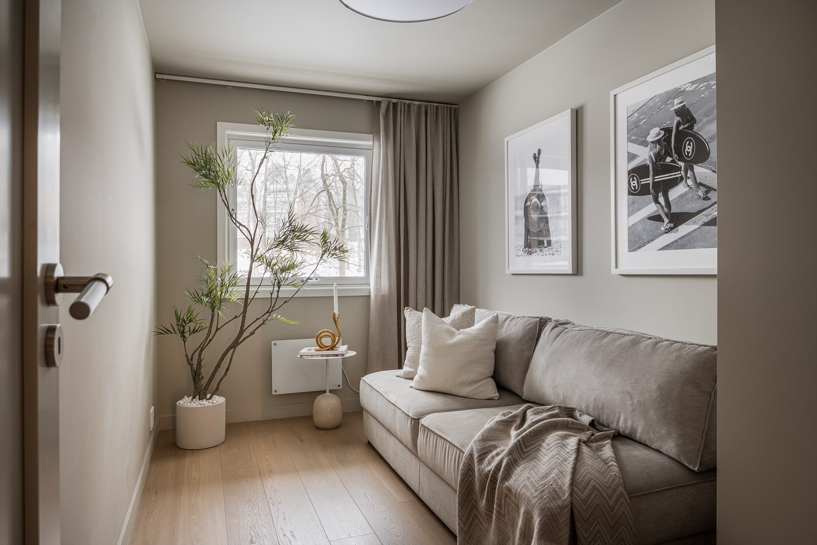 Håndtak på garderoben er fra Love Handles, og dørhåndtakene er fra Beslag Design og Buster and Punch. Galleribilde