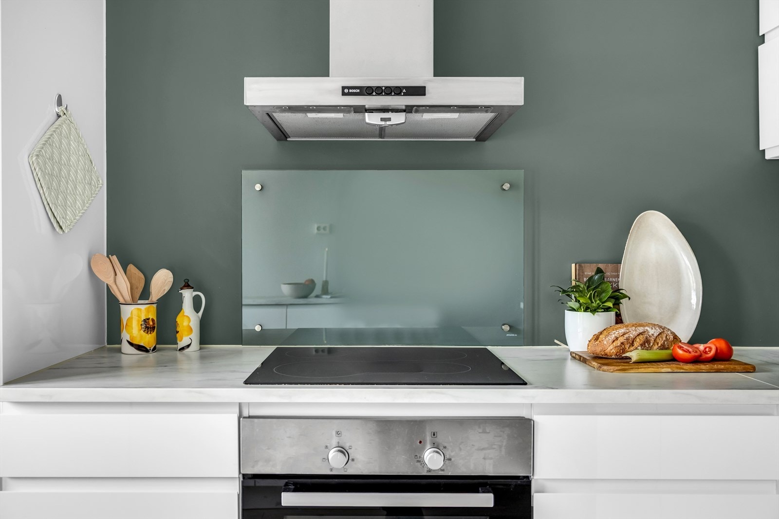 Over kokeplassen er det montert kullfilterventilator. Galleribilde