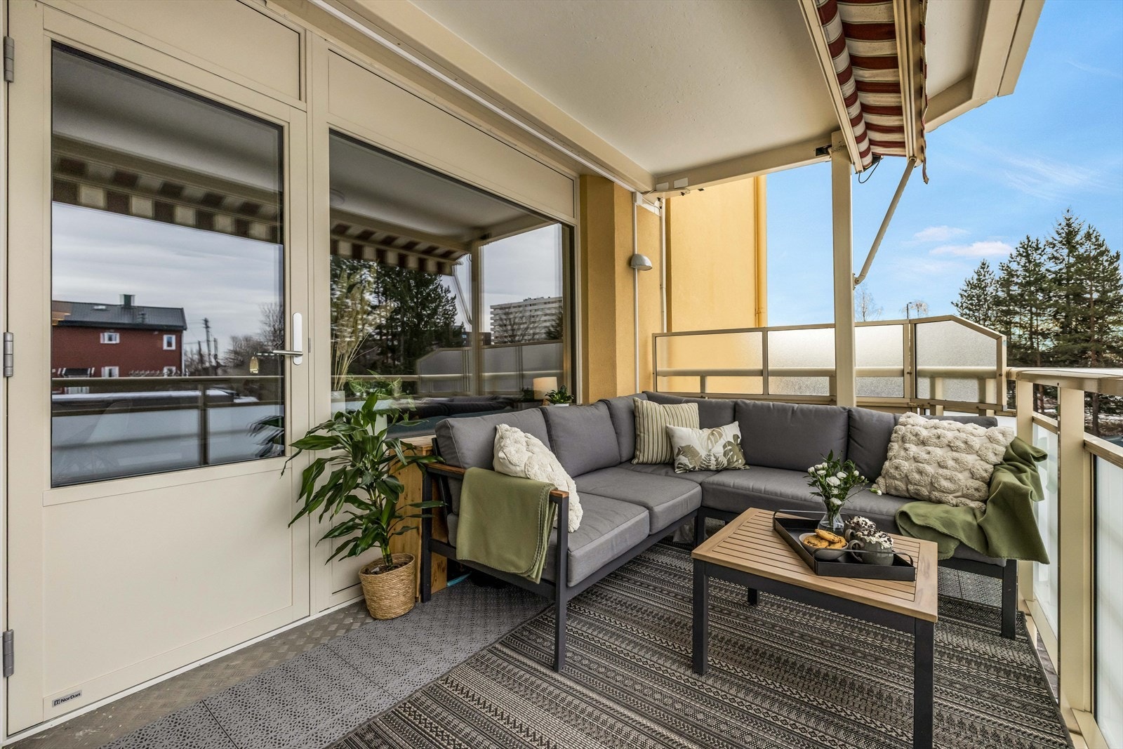 Leiligheten har en nydelig vestvendt balkong på ca. 9 m² med gode solforhold. Galleribilde