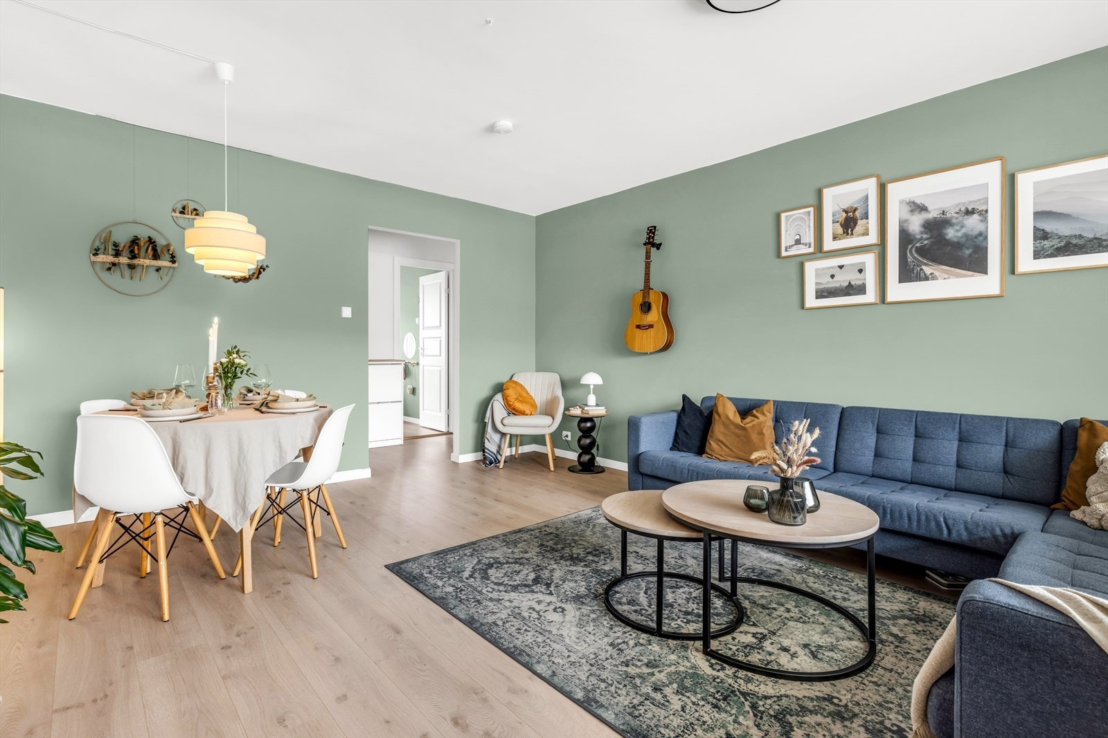 Velkommen til Øivinds vei 16! Dette er en lekker og innbydende 3-roms endeleilighet i 3. etasje, beliggende sentralt på populære Årvoll. Galleribilde