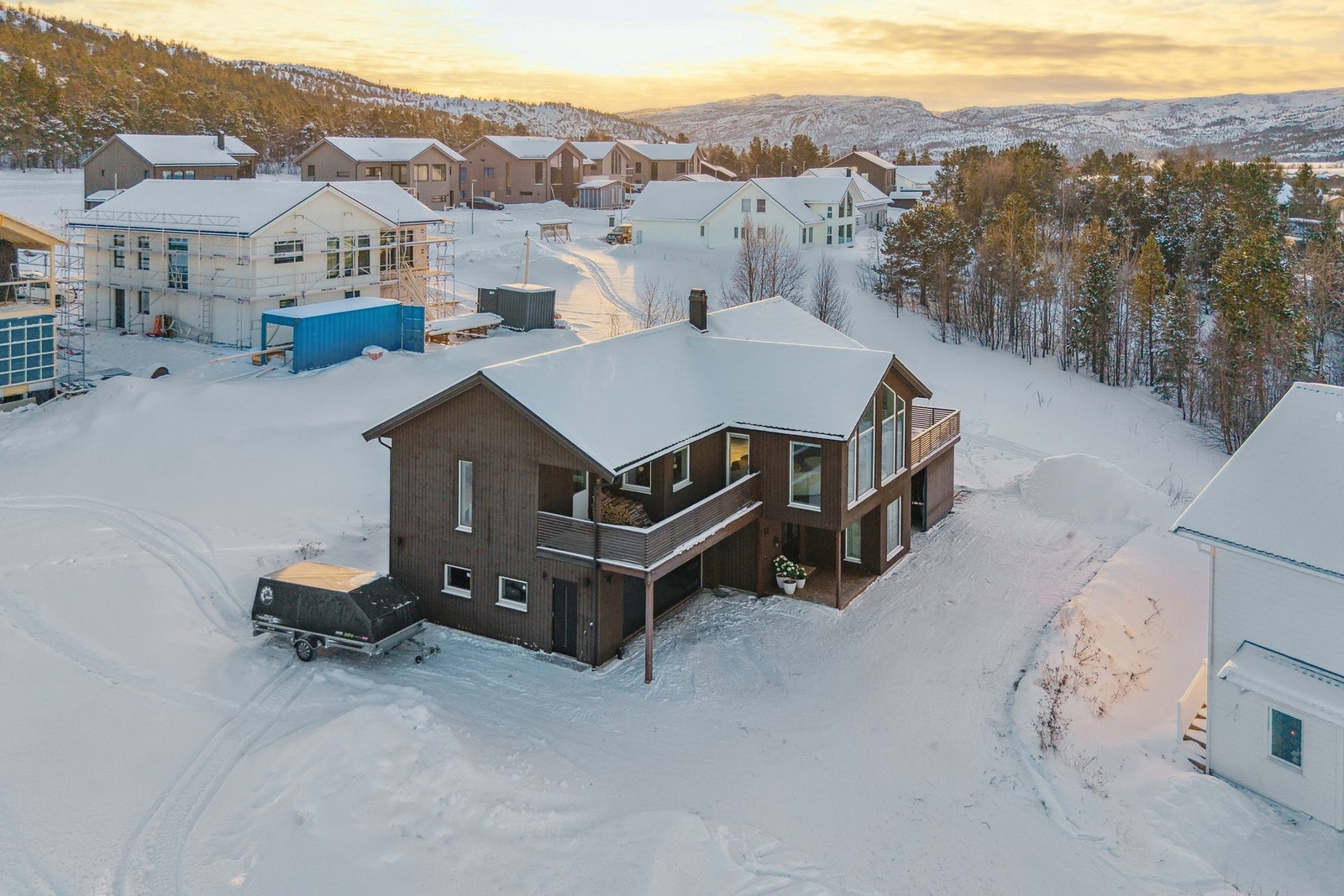 Moderne og innbydende enebolig fra 2021 med integrert garasje. Galleribilde