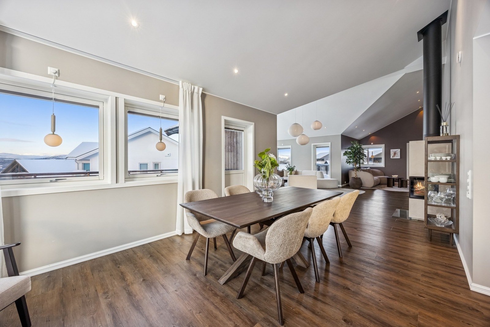 Boligen har energikarakter B - som kan gi gunstige og miljøvennlig boliglån. Ta kontakt med megler for mer info. Galleribilde