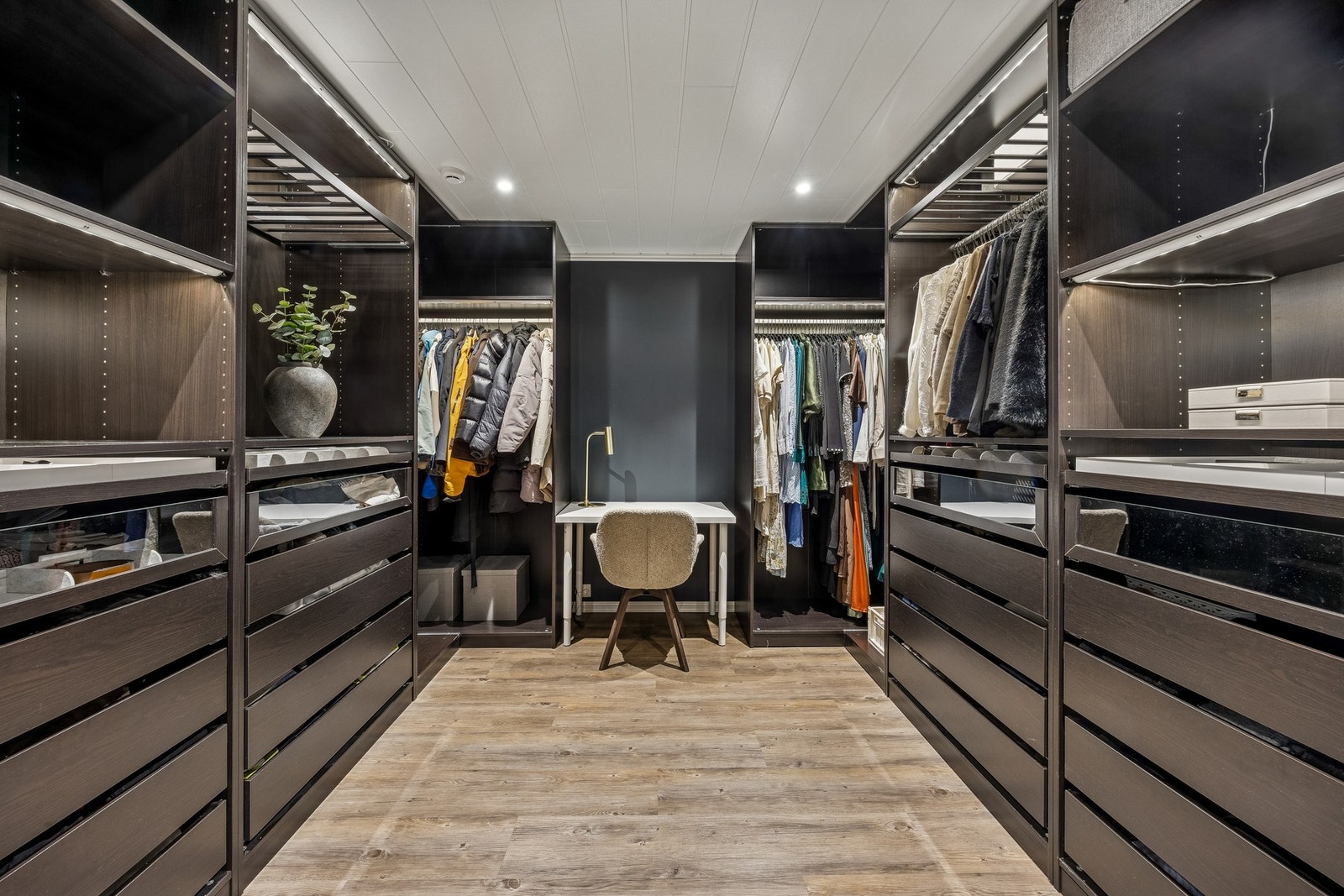 Walk-in i tilknytning hovedsoverom. Galleribilde