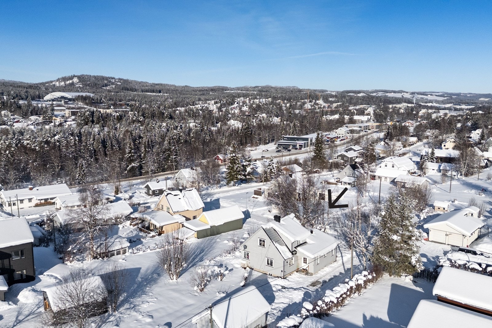 Boligen ligger flott til i et etablert og barnevennlig område, med trygge omgivelser og gode oppvekstsvilkår. Galleribilde