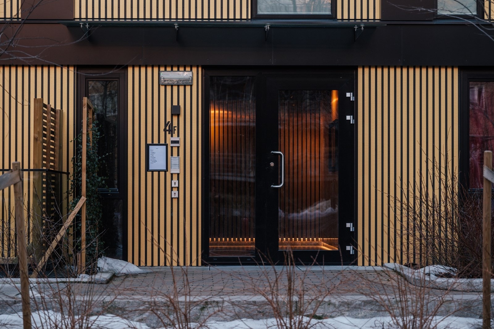 Bygget er fra 2023, og leiligheten har reklamasjonsrett frem til 2028. Galleribilde