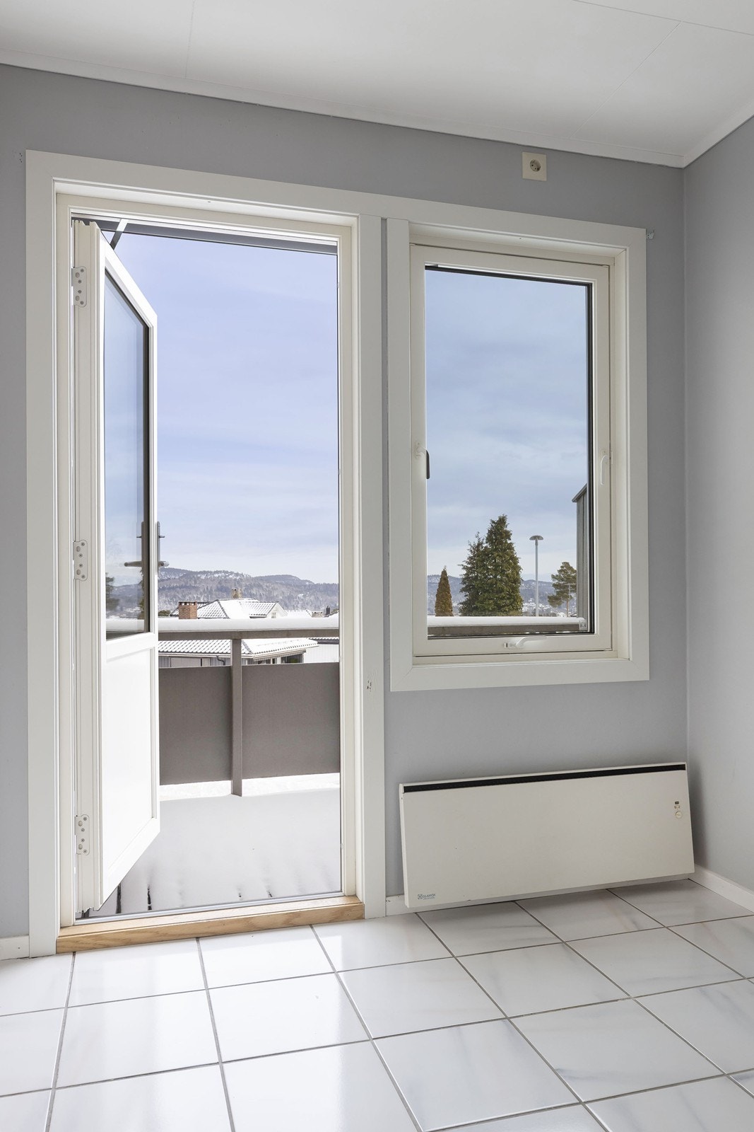 Utgang til østvendt balkong fra kjøkken Galleribilde