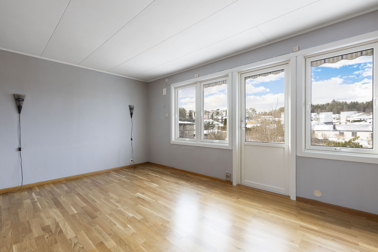 Stue med utgang vestvendt terrasse/hage Galleribilde