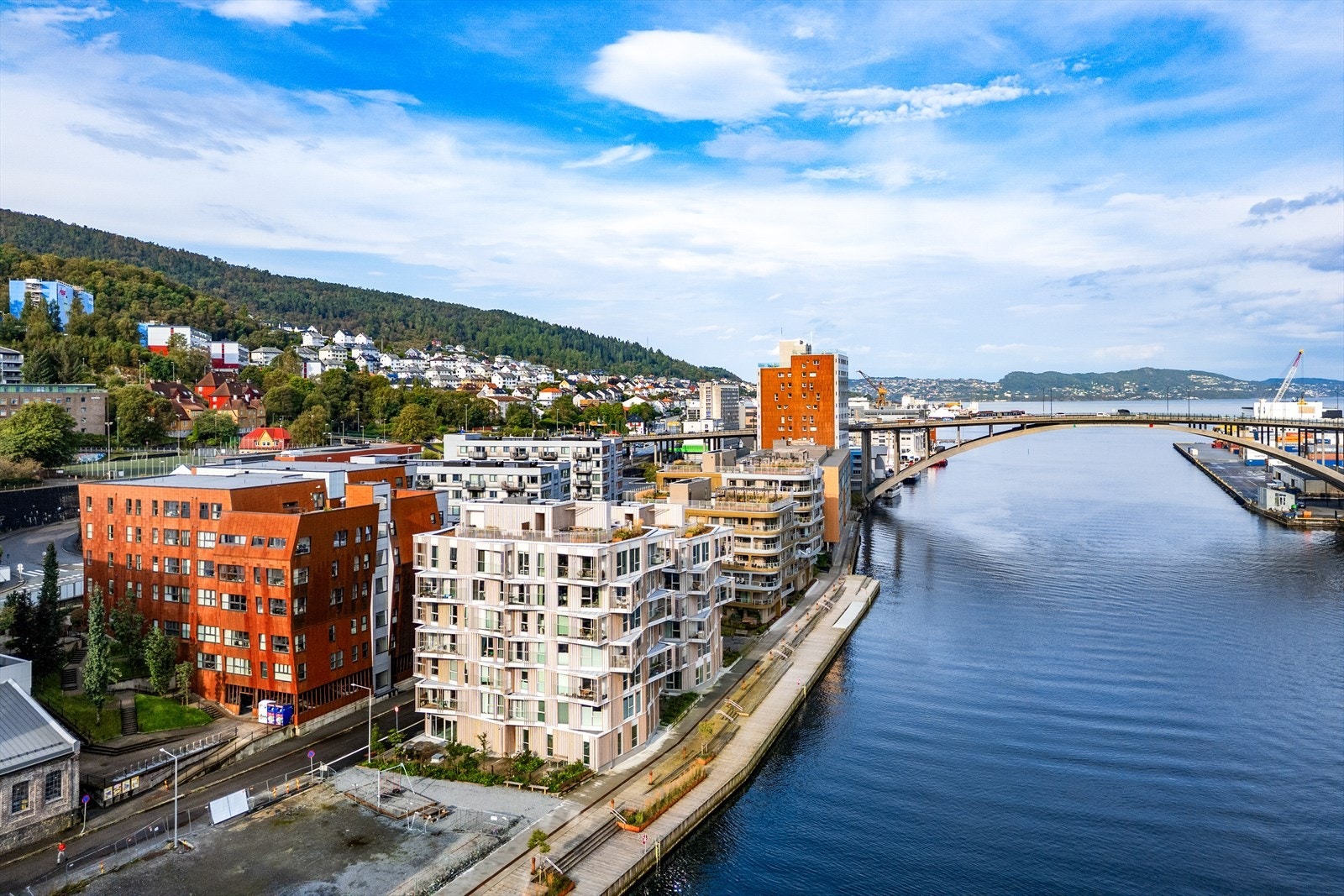 - Bademuligheter bare et steinkast unna - Galleribilde