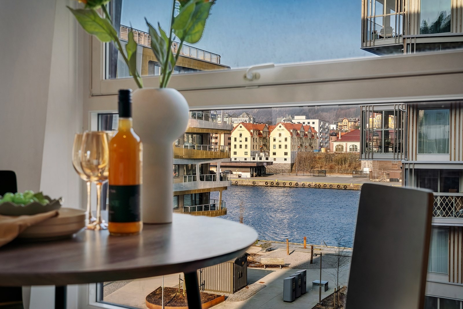 - Her kan man nyte utsikten sammen med et bedre måltid - Galleribilde