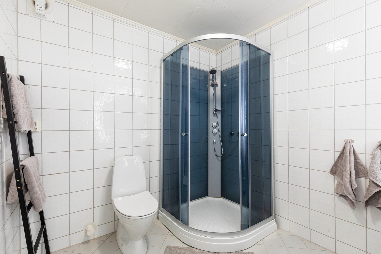 Dusjkabinett av god størrelse - nytt fra 2020. Galleribilde