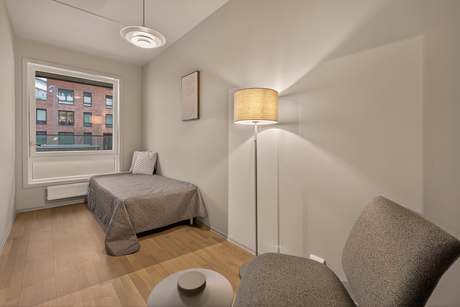 Det andre soverommet er også av fin størrelse, med plass til seng og ønsket møblement. Galleribilde