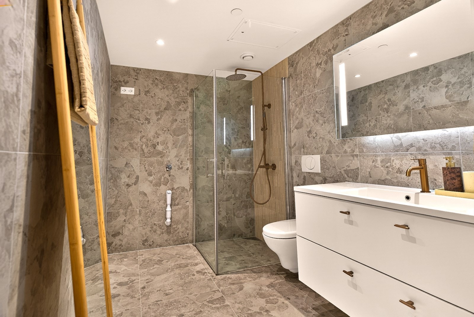 Badet, som opprinnelig er en baderomskabin fra 2019, ble oppgradert i 2026. Galleribilde