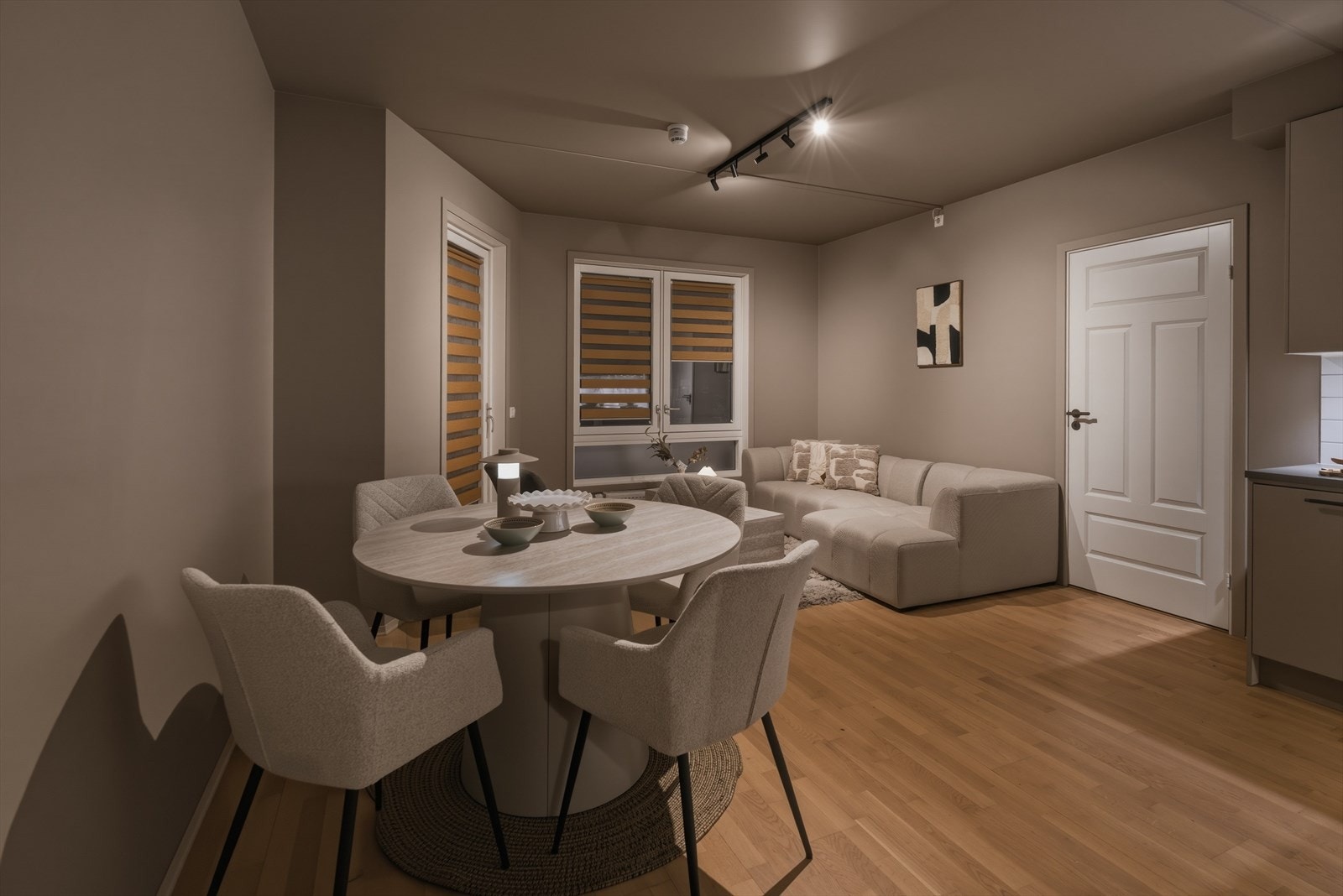 Innvendige vegger og himlinger ble nymalt i 2026. Galleribilde