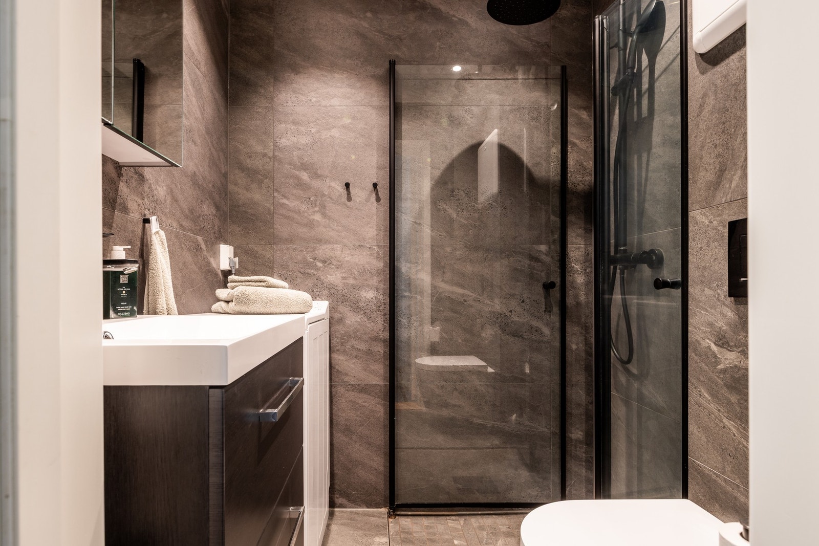 Delikat flislagt bad fra 2021. Galleribilde