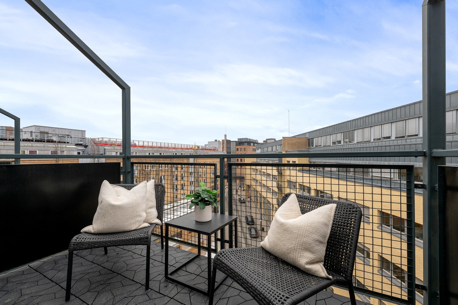 Flott nord-vest vendt balkong på ca. 4 kvm. Galleribilde