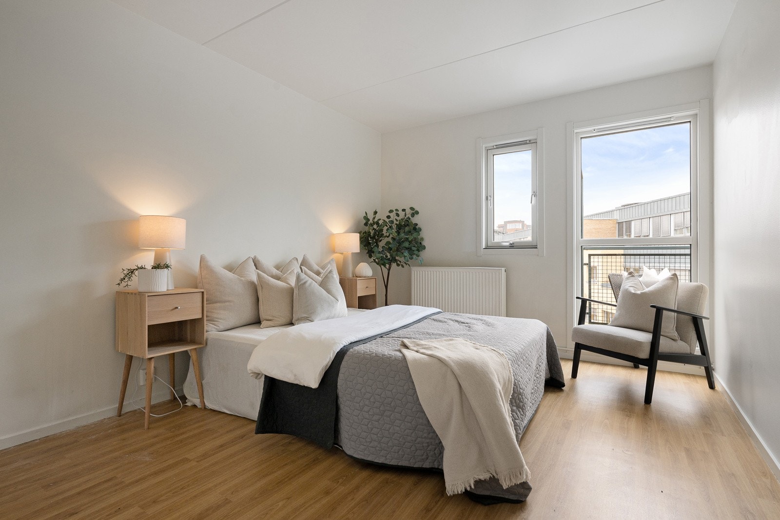 Hovedsoverommet er av god størrelse med plass til dobbeltseng og garderobeskap. Galleribilde