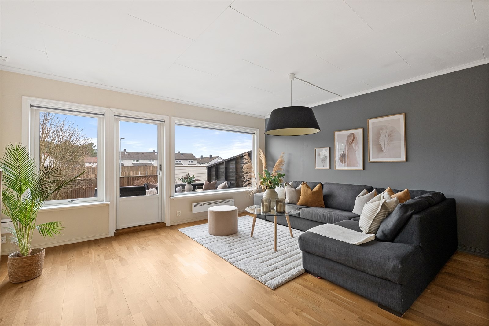 Utgang til terrasse og hage Galleribilde