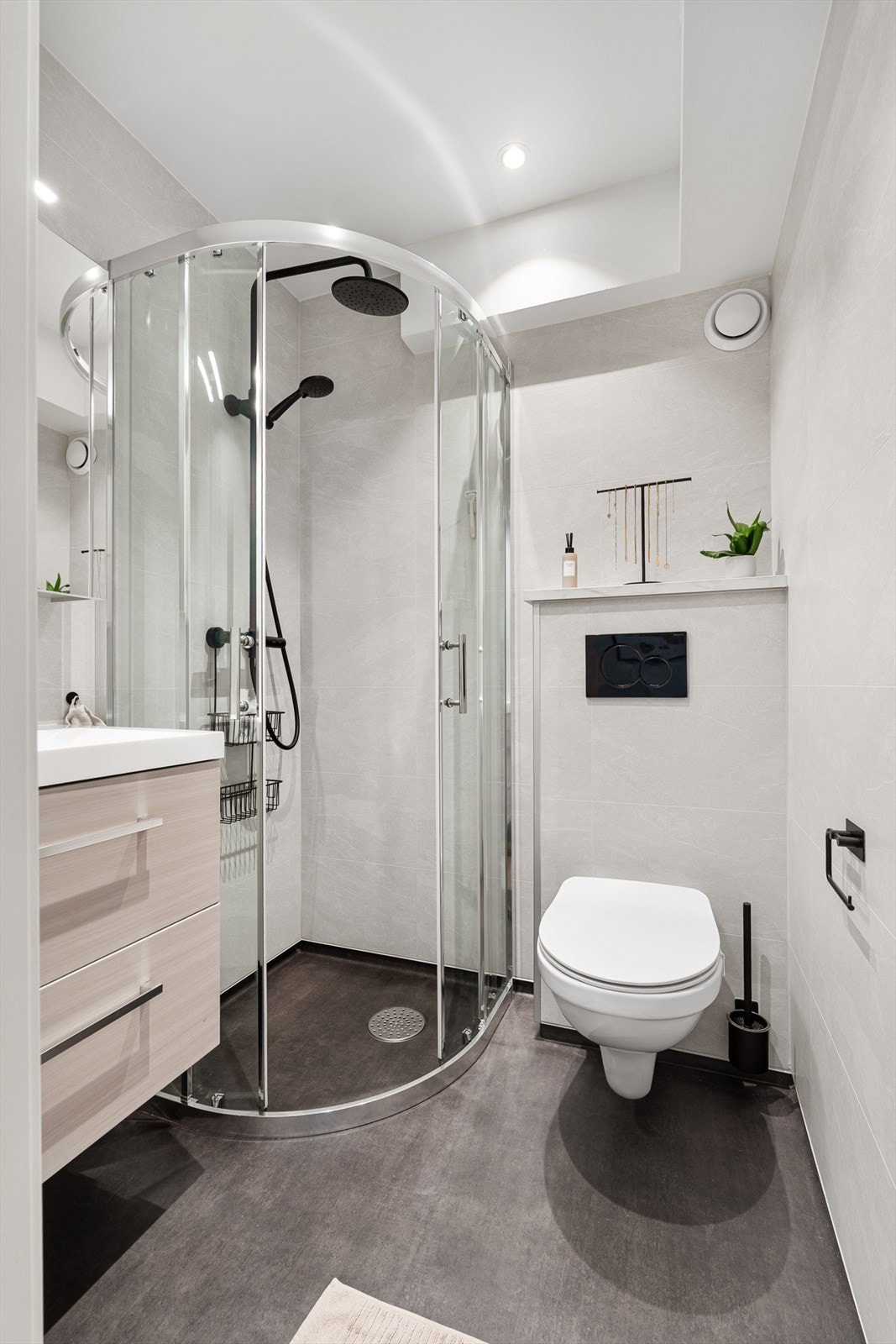 Moderne baderom som ble oppgradert i 2023. Galleribilde