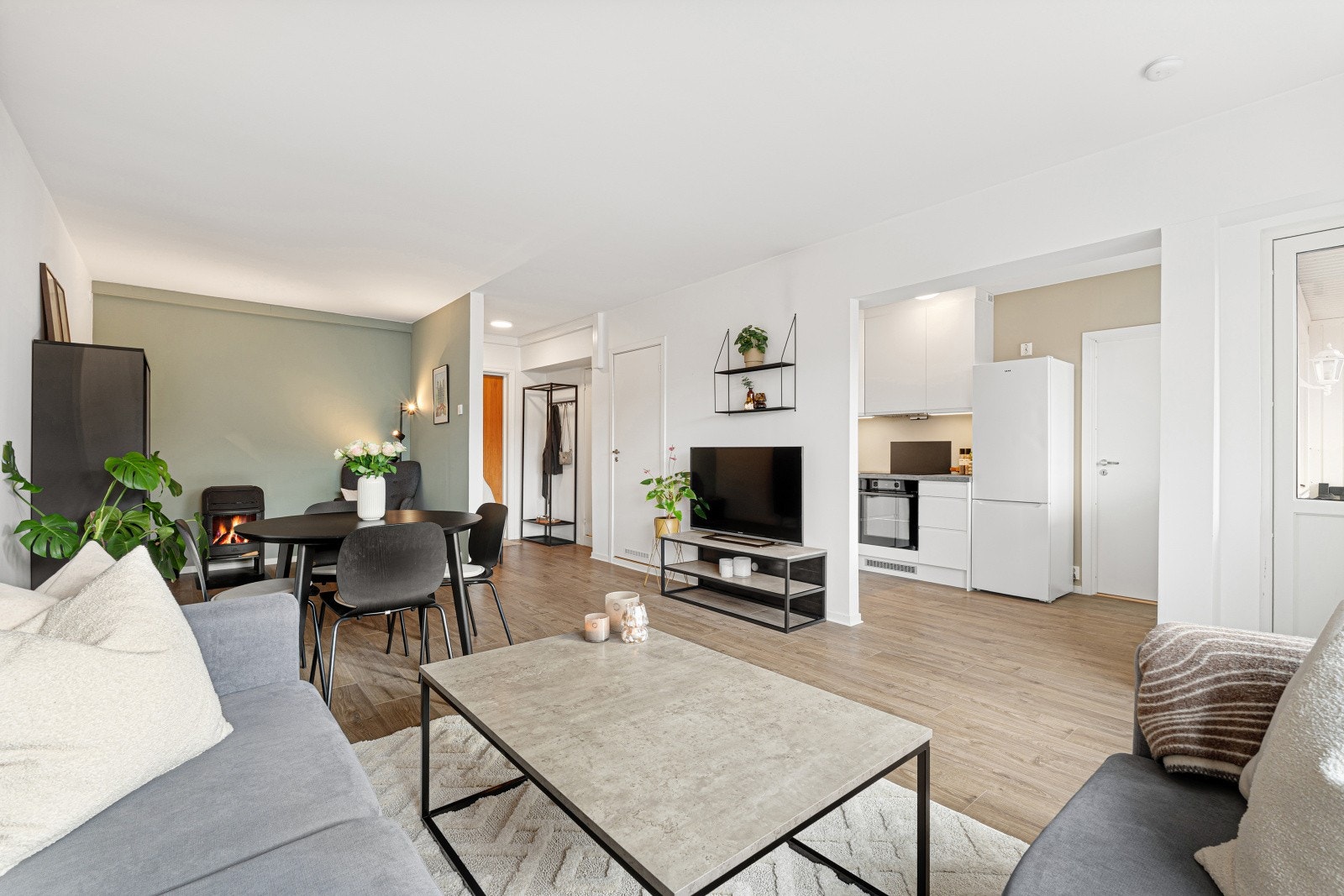 Planløsningen er god og rommene oppleves som lyse og romslige. Galleribilde