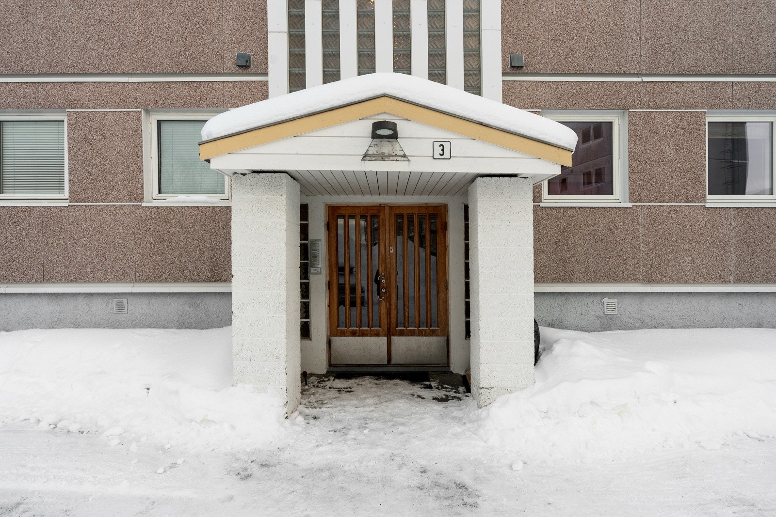 Leiligheten ligger i toppetasjen med utsikt over Kvaløya/Malangen