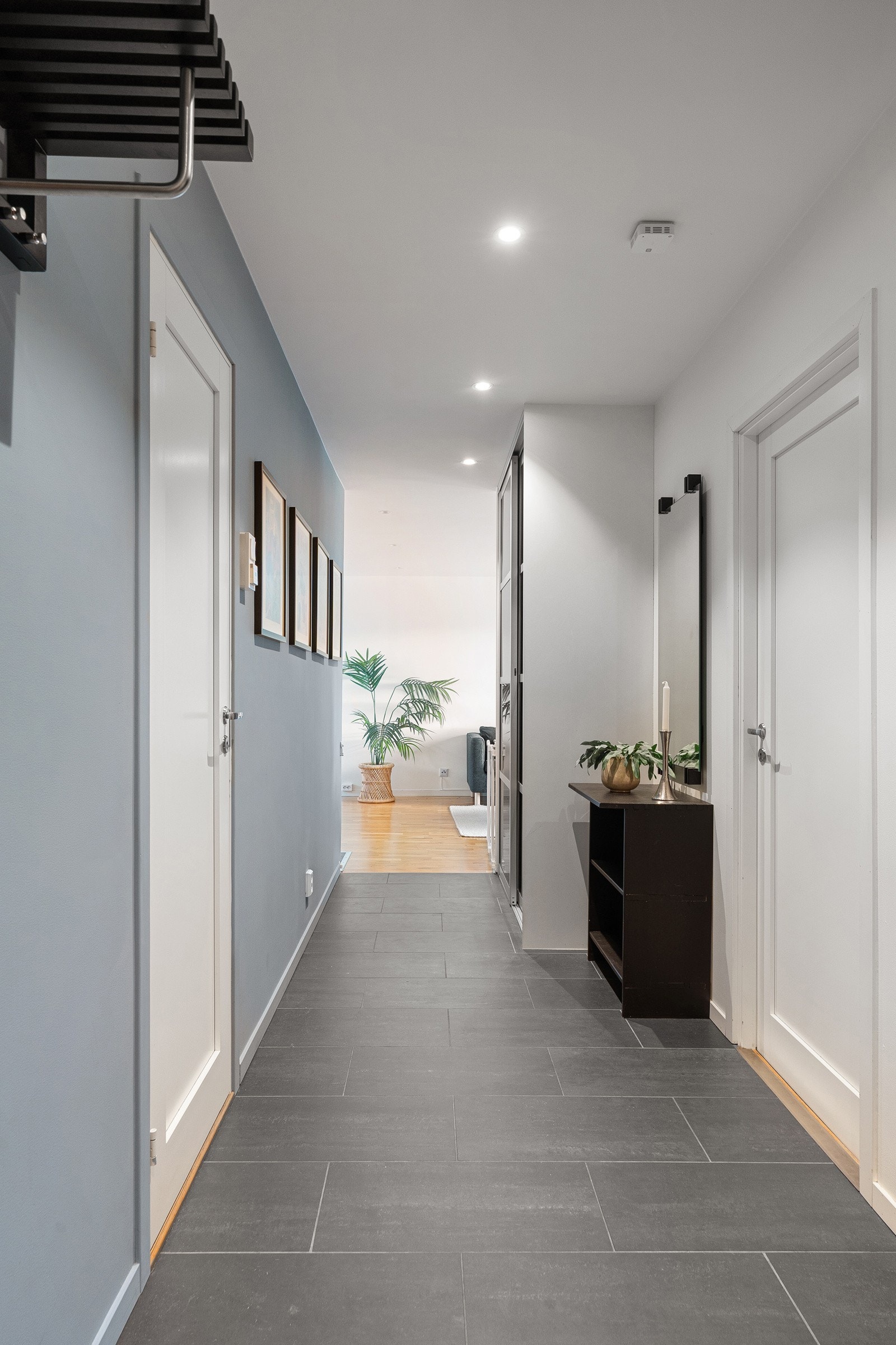 Stor og fin gang med varmekabler i gulv.