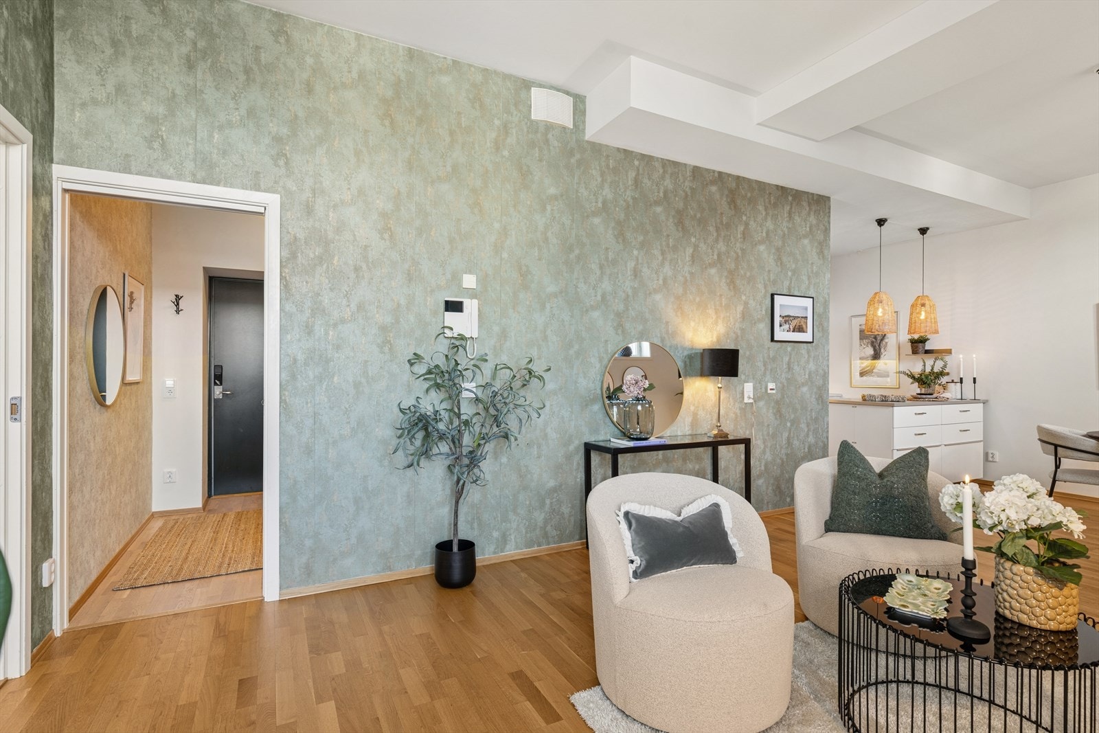 Trestavs eikeparkett på gulv. Galleribilde