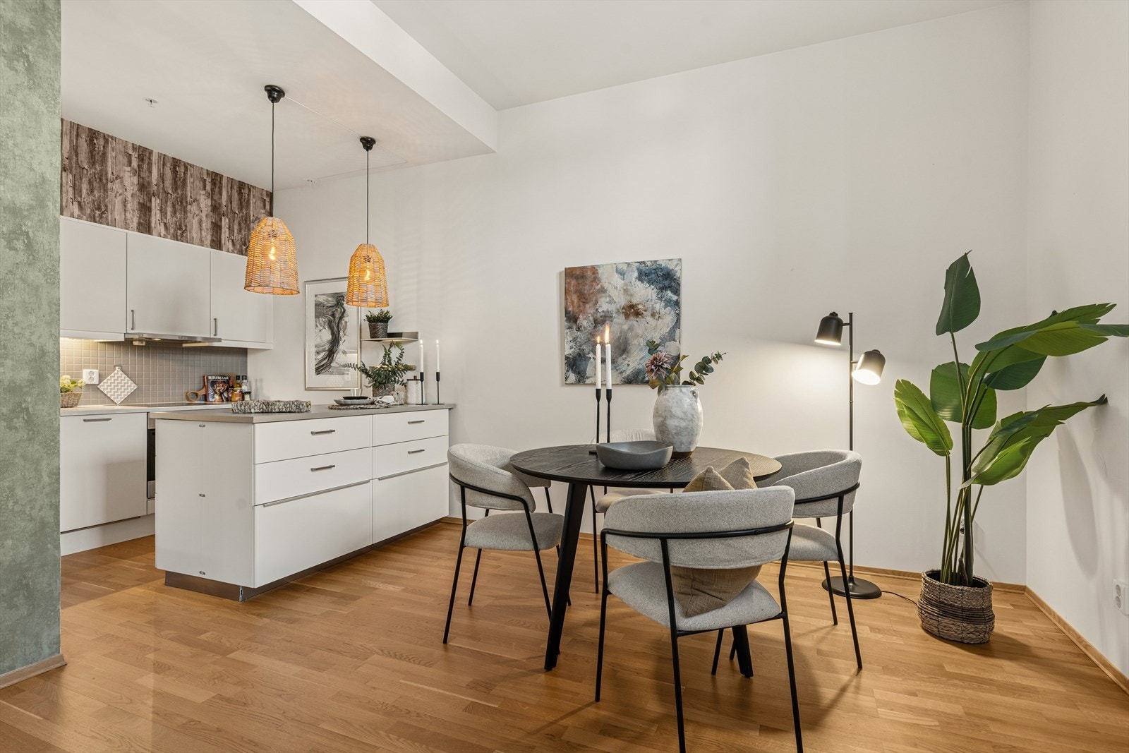 Bygget har heis og garasjeplass i oppvarmet anlegg. Galleribilde