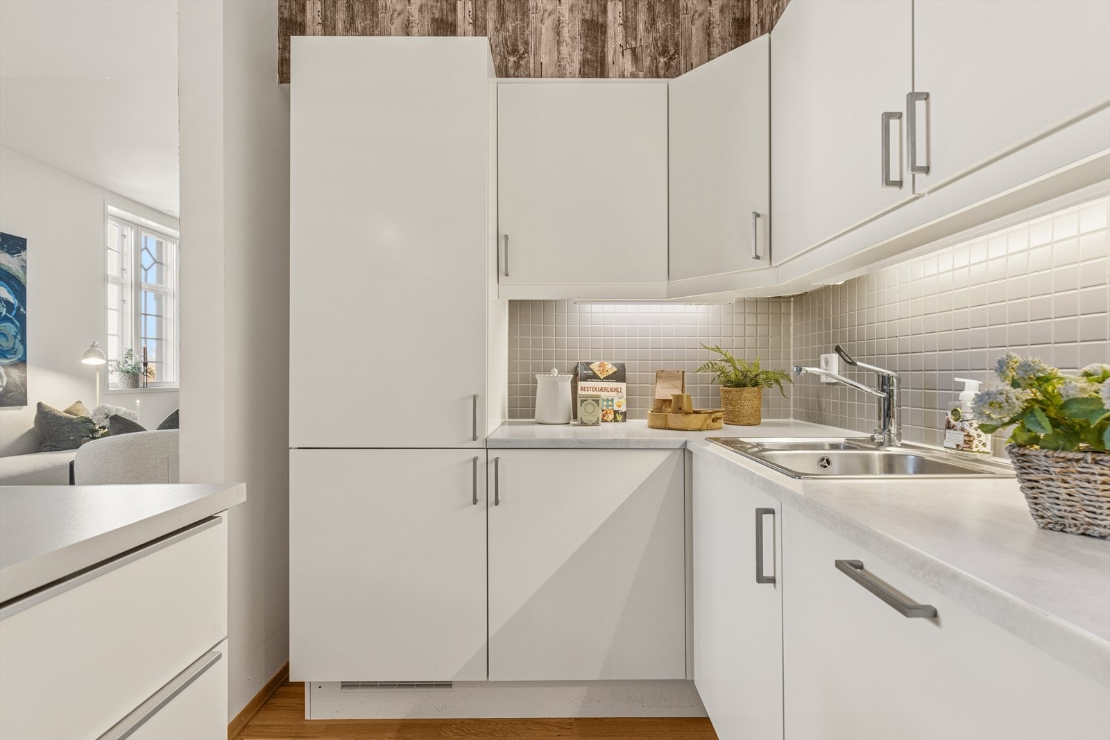 Godt med skap- og benkeplass. Galleribilde