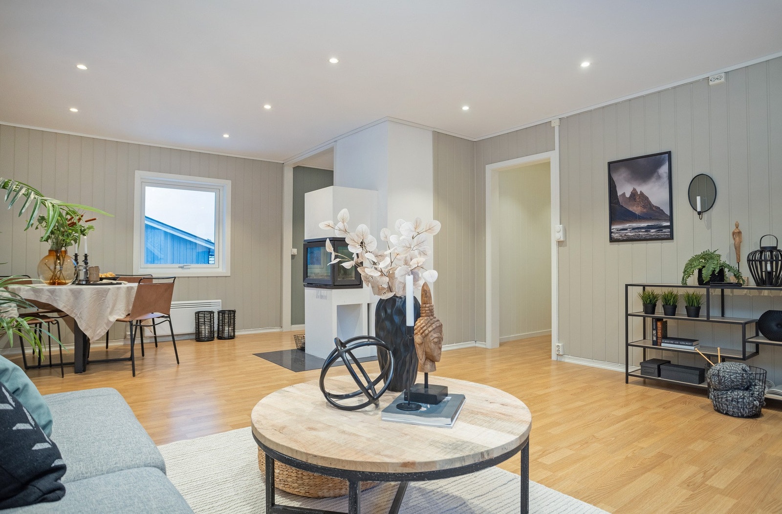 En moderne vedovn sørger for lun og effektiv oppvarming. Galleribilde