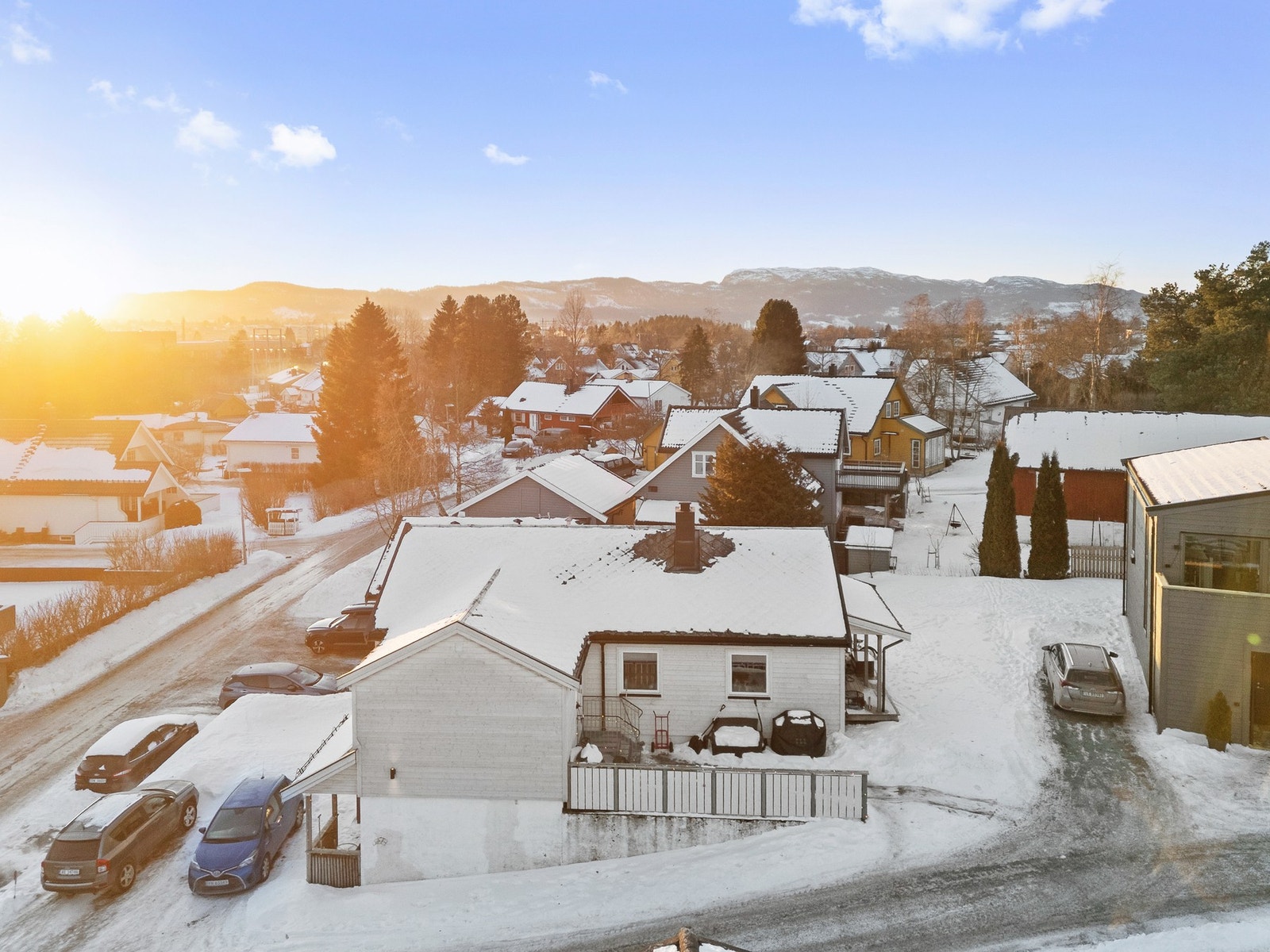 Fra boligen er det kort og trygg skolevei til Stabbursmoen skole, samt kort vei til Kongsvegen barnehage. Galleribilde
