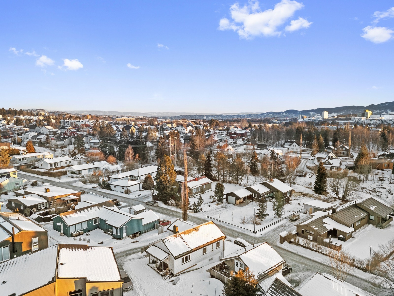 På Heimal bor du tilbaketrukket, men har likevel kort vei til alle servicefunksjoner i Heimdal sentrum og på Tiller. Galleribilde