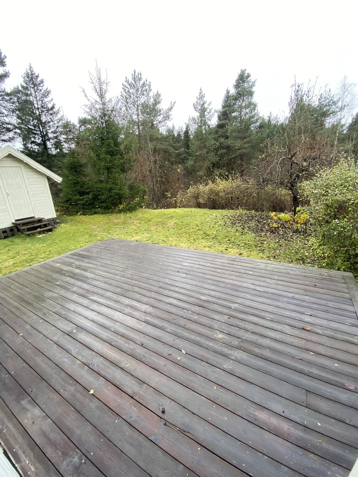 Herlig terrasse og hage. Galleribilde