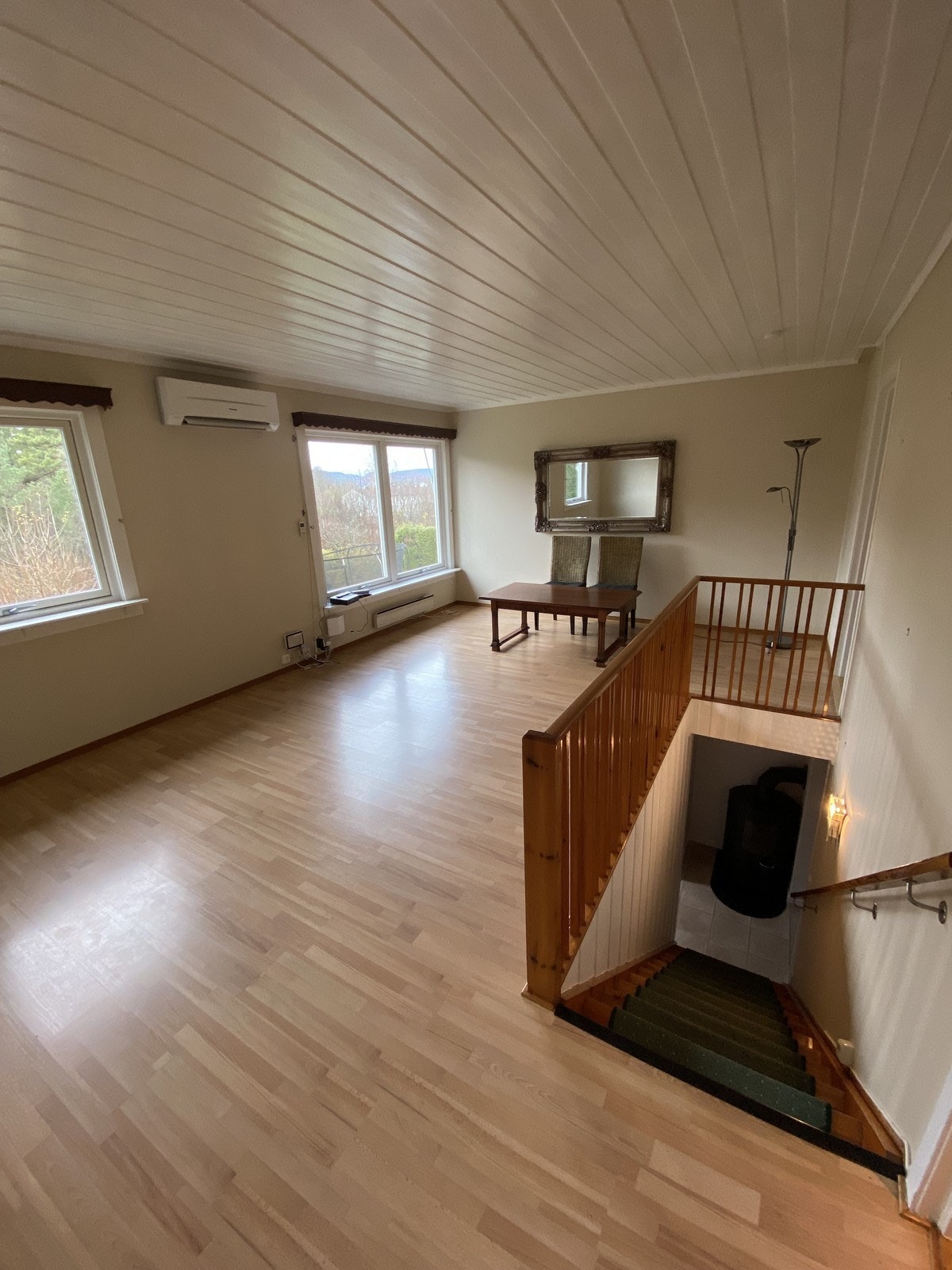 Lys og romslig hovedstue i 2. etasje. Galleribilde