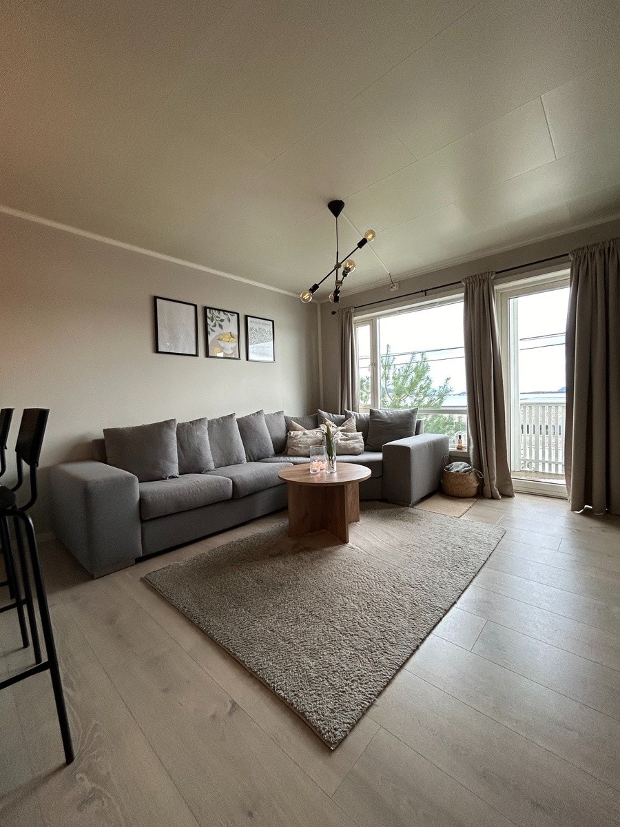 Sofa og bord følger med. Galleribilde