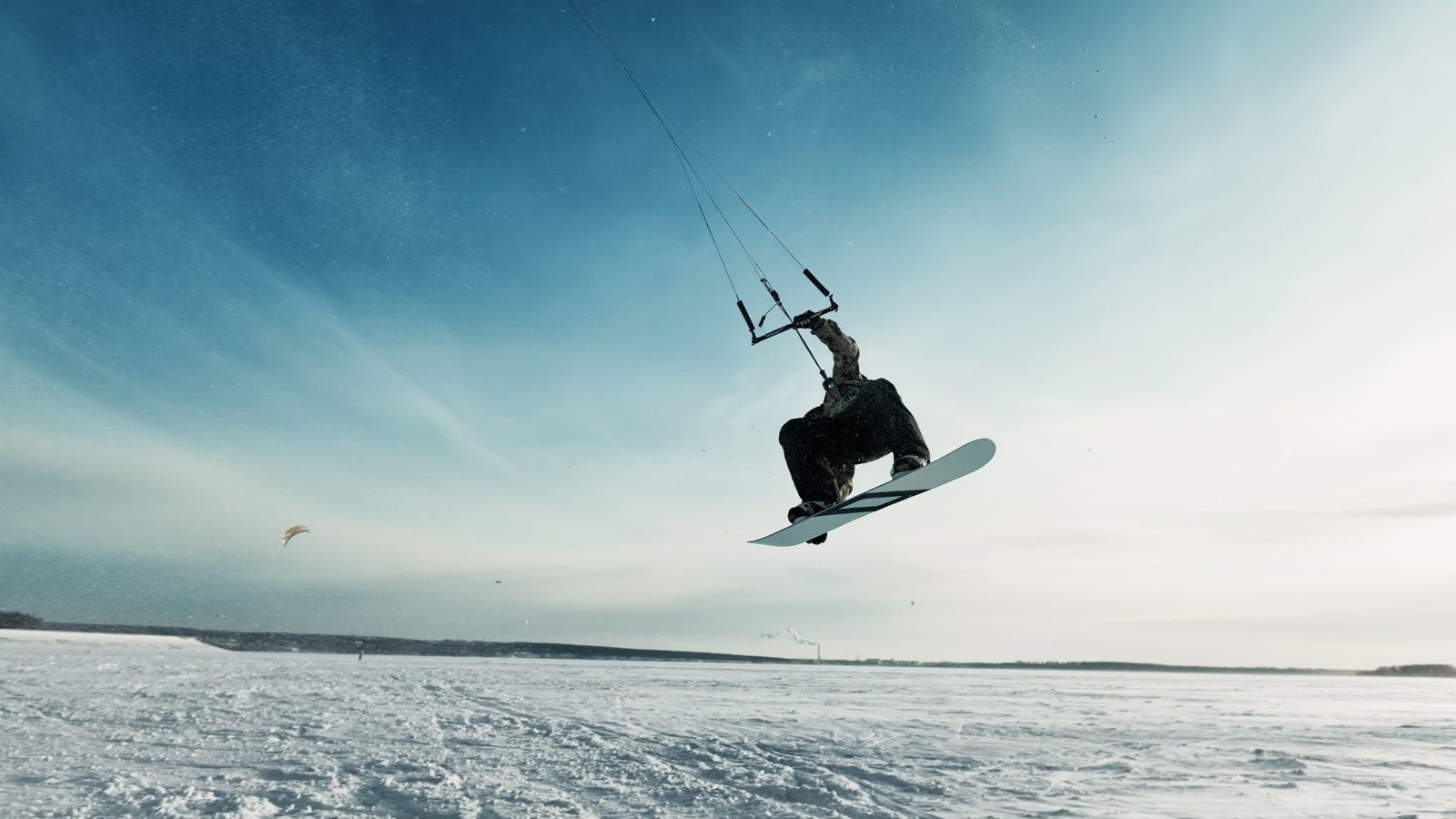 På toppen av Veggli Skisenter kan du kite mot Dynatten eller på flate områder, og mange bruker Veggli som utgangspunkt for turer til Lufsjå, Småroi og Sønstevatn. Galleribilde