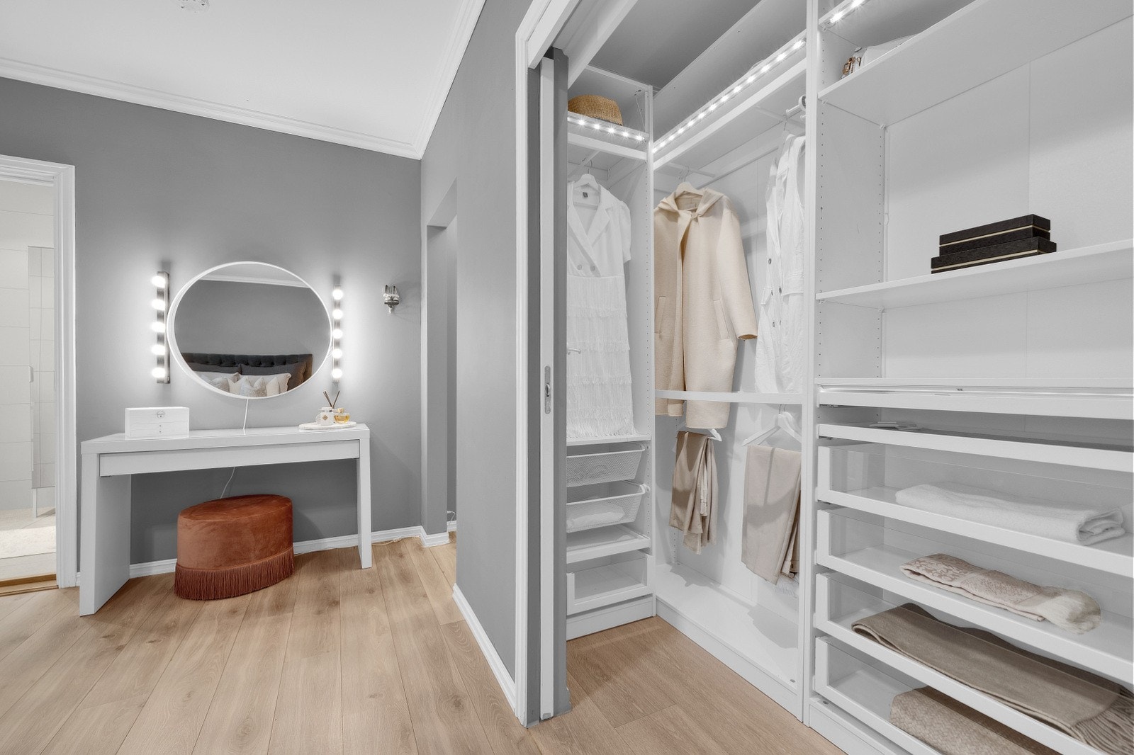 Walk in closet 1.jpg Galleribilde