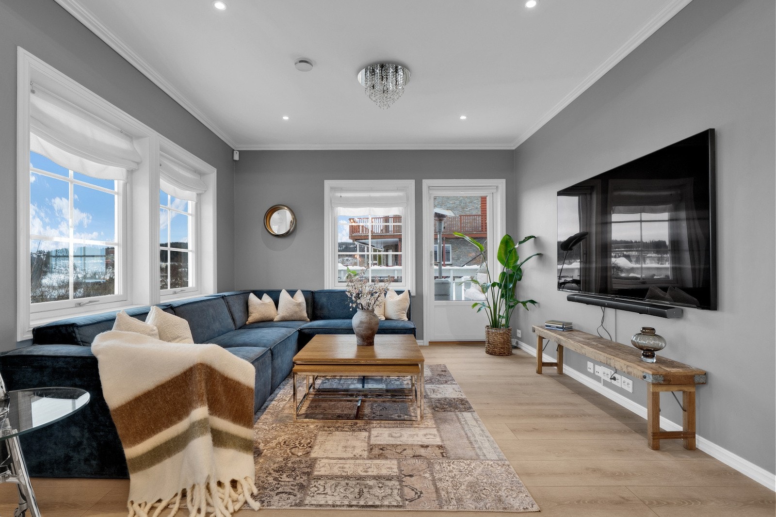 Det er god plass til å innrede med sofagruppe med tilhørende TV-møblement. Galleribilde