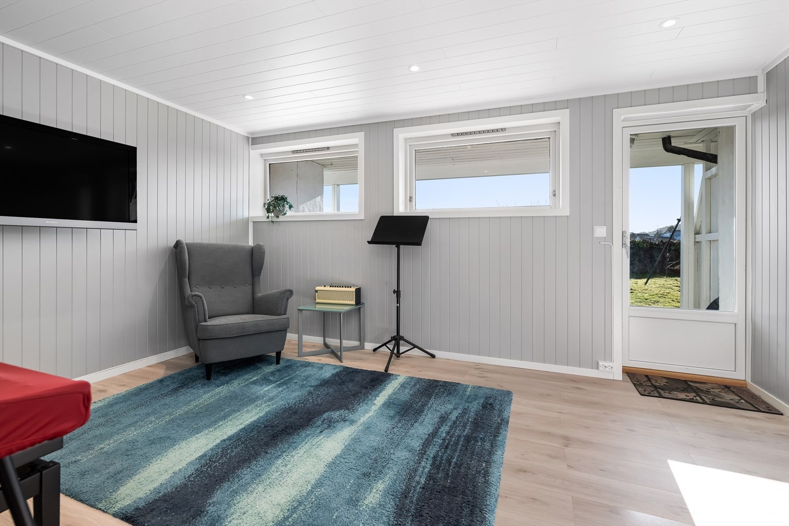 Kjellerstuen er av god størrelse og har direkte utgang til hagen. Galleribilde