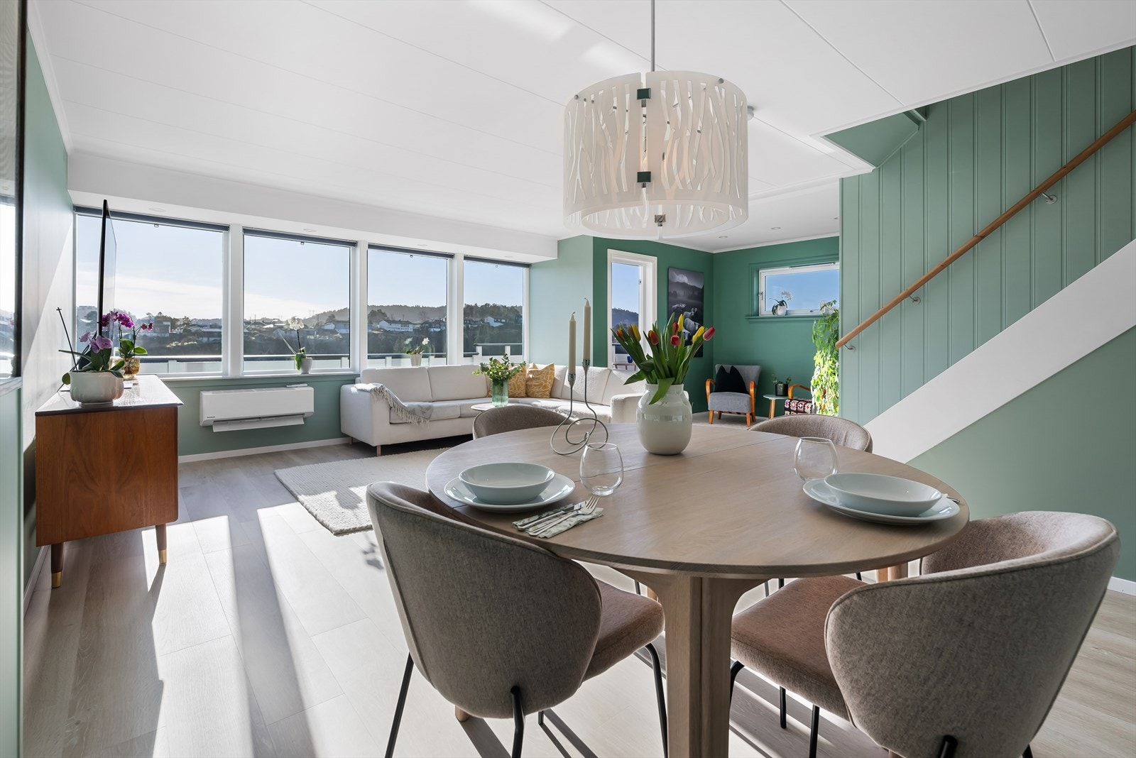 Stuen er av god størrelse og byr på flere muligheter. Galleribilde