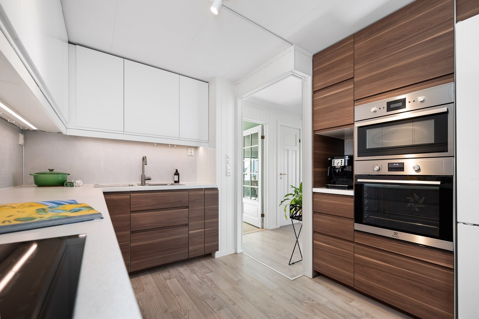 Varme i gulv på kjøkken. Galleribilde