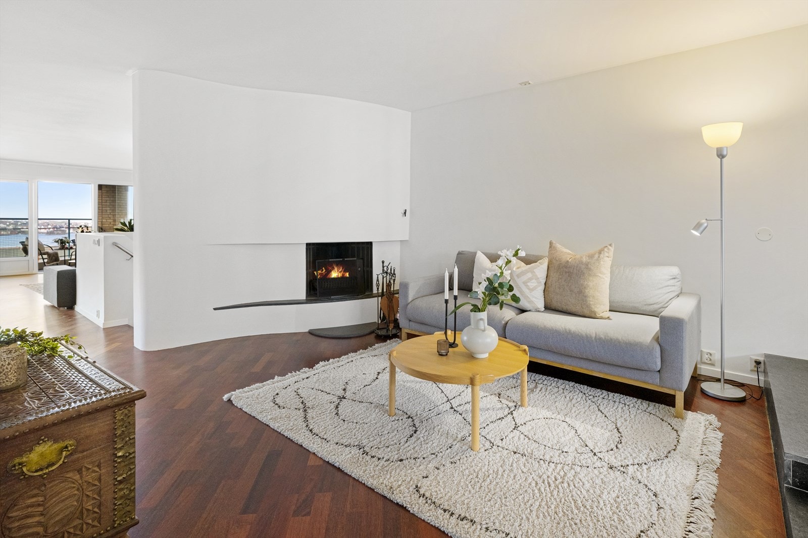 Åpent ildsted i spisestuen. Galleribilde